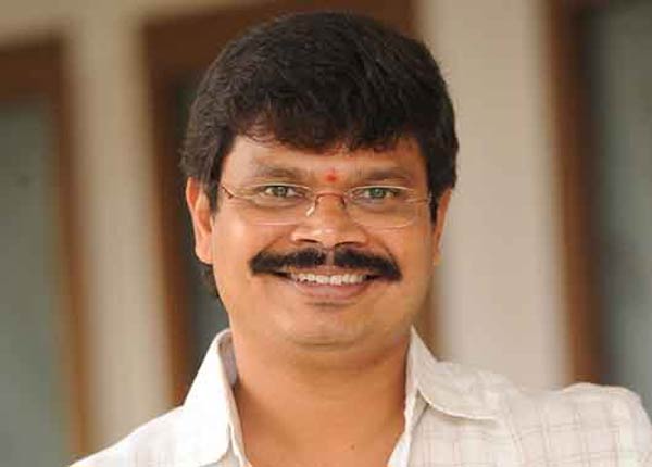 boyapati srinu,allu arjun,balakrishna 100th movie,allu aravind  ఇద్దరు స్టార్స్‌ మధ్య నలిగిపోతున్న బోయపాటి!